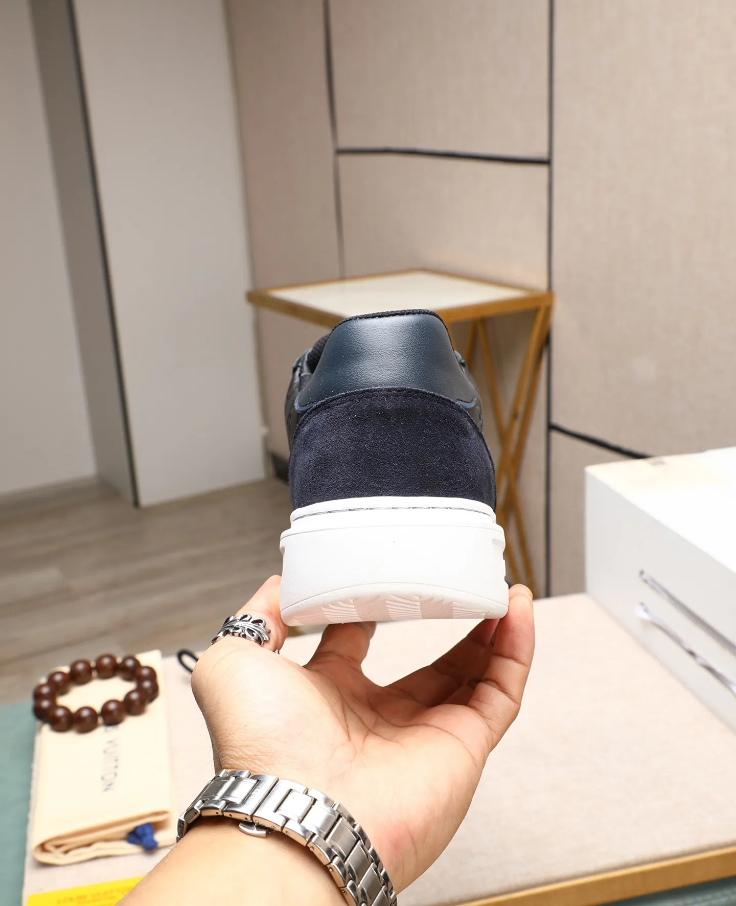 Men's shoes 💰540 📛📛【LOUIS VUITTON】Louis Vuitton new product👟Milan fashion catwalk style🇰🇾🇰🇾LV family logo, celebrity style, a must-have for fashionistas⚠️Classic presbyopia flower➕Water-dyed cow lining➕Special outsole👞Number 38-44 (45 46 custom-made)
